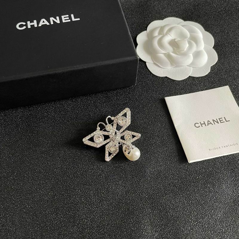 Chanel Brooch 03yxs112